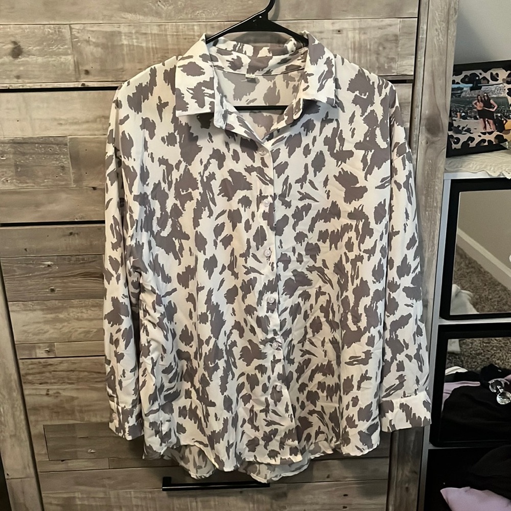 lightweight button up